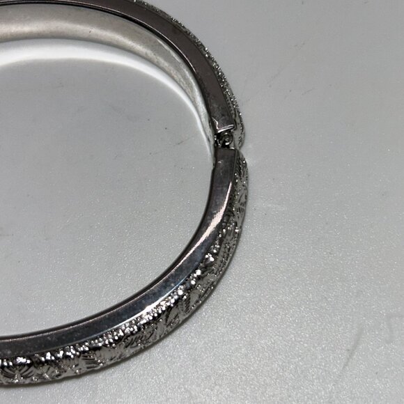 Monet Vintage Silvertone Hinged Bangle With Floral Engraved Design Elegant - Picture 5 of 16